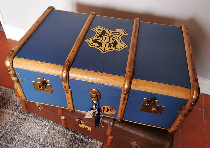 Hogwarts best sale luggage trunk